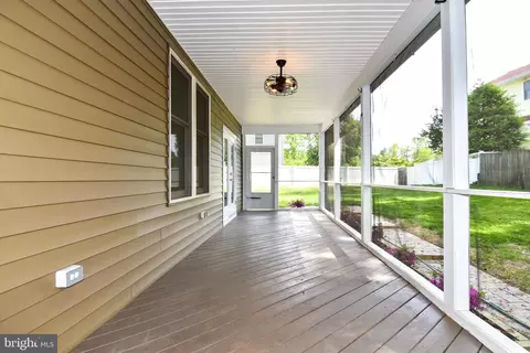 Exterior - 1805 Glenarm Rd, Edgewater, MD 21037 photo 7 of 10