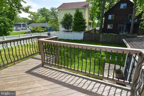 Exterior - 1805 Glenarm Rd, Edgewater, MD 21037 photo 5 of 10