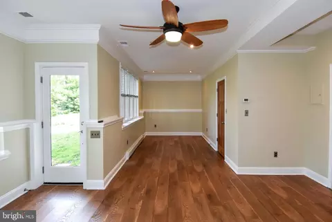 Living - 1805 Glenarm Rd, Edgewater, MD 21037 photo 3 of 10