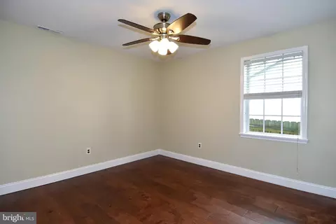 Bedroom - 1805 Glenarm Rd, Edgewater, MD 21037 photo 2 of 3
