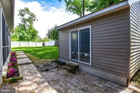 Exterior - 1805 Glenarm Rd, Edgewater, MD 21037 photo 8 of 10