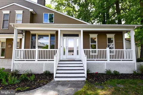 Exterior - 1805 Glenarm Rd, Edgewater, MD 21037 photo 3 of 10