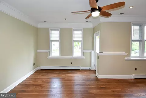 Living - 1805 Glenarm Rd, Edgewater, MD 21037 photo 5 of 10