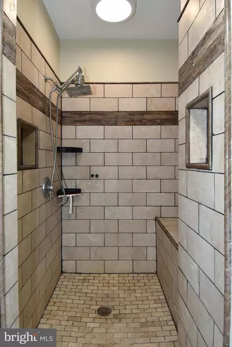 Bath - 1805 Glenarm Rd, Edgewater, MD 21037 photo 6 of 8