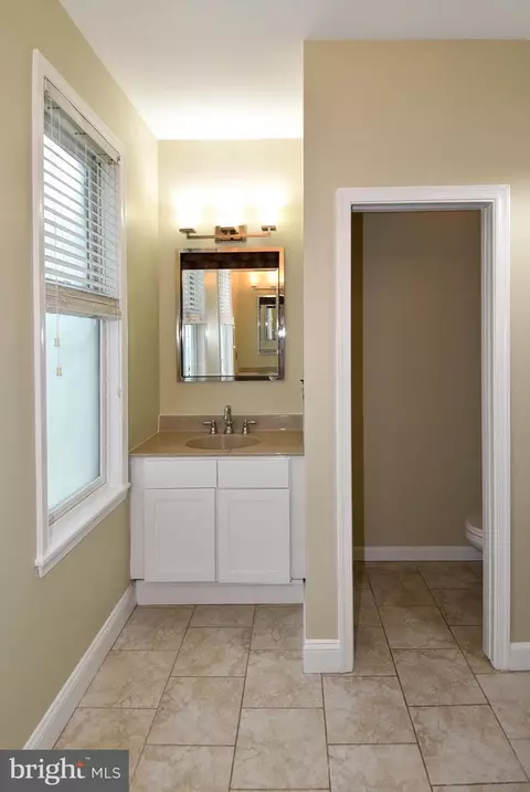 Bath - 1805 Glenarm Rd, Edgewater, MD 21037 photo 8 of 8