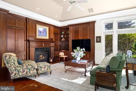 Living - 258 Providence Rd, Annapolis, MD 21409 photo 3 of 4