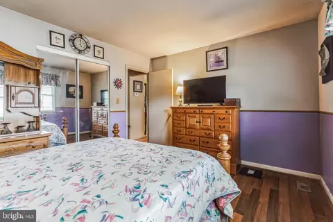 Bedroom - 320 Cambridge Rd, Pasadena, MD 21122 photo 2 of 6
