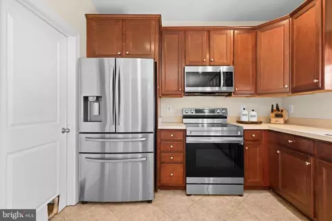 Kitchen - 718 208th St, Pasadena, MD 21122 photo 2 of 2