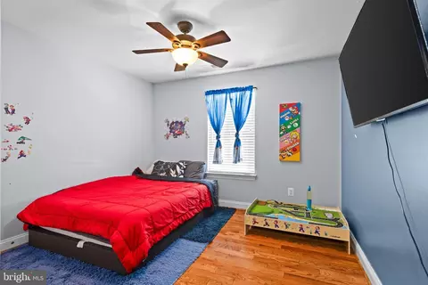 Bedroom - 718 208th St, Pasadena, MD 21122 photo 3 of 5