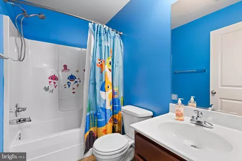 Bath - 718 208th St, Pasadena, MD 21122 photo 2 of 3