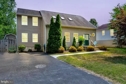 821 207th St, Pasadena, MD 21122
