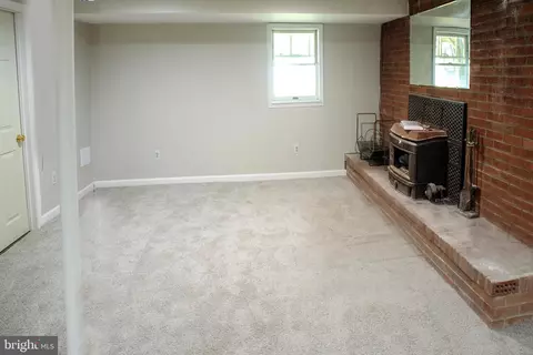 Living - 8385 Bodkin Ave, Pasadena, MD 21122 photo 1 of 3