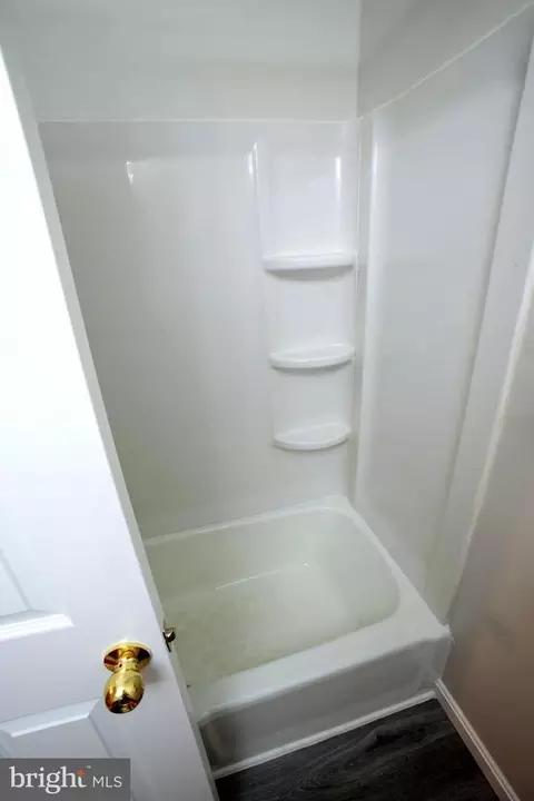 Bath - 8385 Bodkin Ave, Pasadena, MD 21122 photo 4 of 4