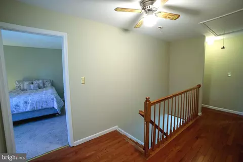 Entry Way - 8385 Bodkin Ave, Pasadena, MD 21122 photo 5 of 9
