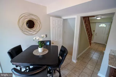 Entry Way - 8385 Bodkin Ave, Pasadena, MD 21122 photo 2 of 9
