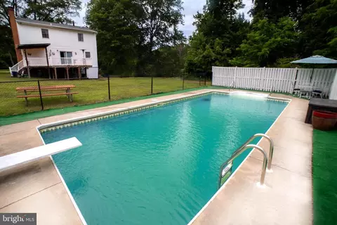 Exterior - 8385 Bodkin Ave, Pasadena, MD 21122 photo 11 of 14