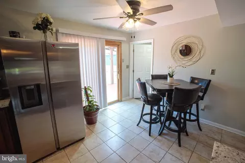 Entry Way - 8385 Bodkin Ave, Pasadena, MD 21122 photo 3 of 9
