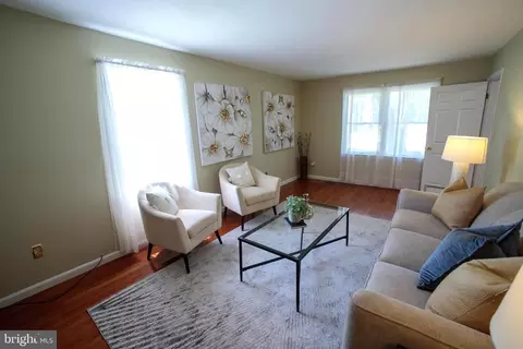 Living - 8385 Bodkin Ave, Pasadena, MD 21122 photo 3 of 3