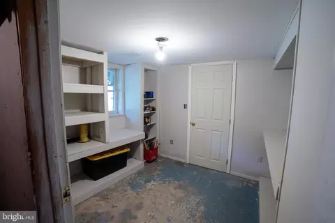 Entry Way - 8385 Bodkin Ave, Pasadena, MD 21122 photo 8 of 9