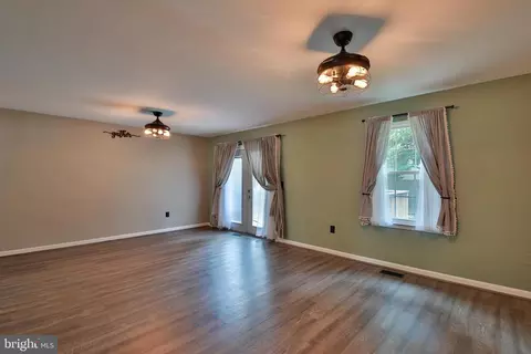 7853 Kings Bench Pl, Pasadena, MD 21122 photo 13