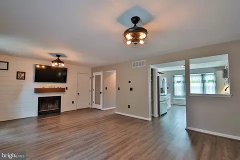 7853 Kings Bench Pl, Pasadena, MD 21122 photo 12