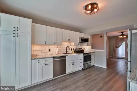 7853 Kings Bench Pl, Pasadena, MD 21122 photo 5
