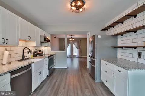 7853 Kings Bench Pl, Pasadena, MD 21122 photo 6