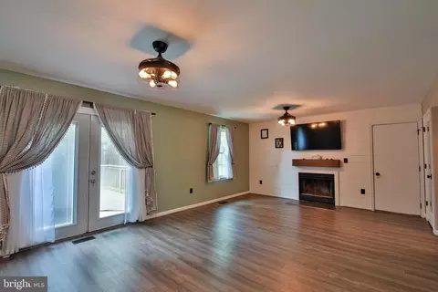 7853 Kings Bench Pl, Pasadena, MD 21122 photo 11