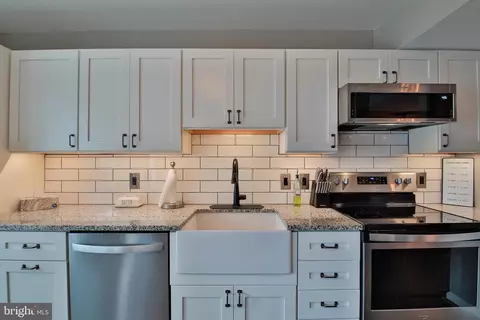 7853 Kings Bench Pl, Pasadena, MD 21122 photo 4