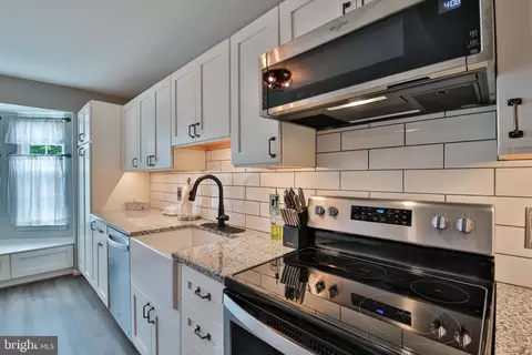 7853 Kings Bench Pl, Pasadena, MD 21122 photo 8