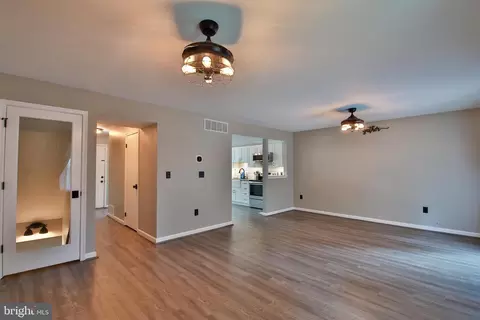 7853 Kings Bench Pl, Pasadena, MD 21122 photo 14