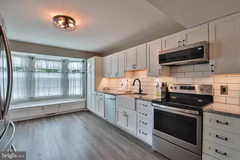 7853 Kings Bench Pl, Pasadena, MD 21122 photo 3