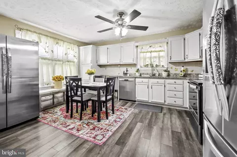 Kitchen - 7814 Catherine Ave, Pasadena, MD 21122 photo 3 of 3