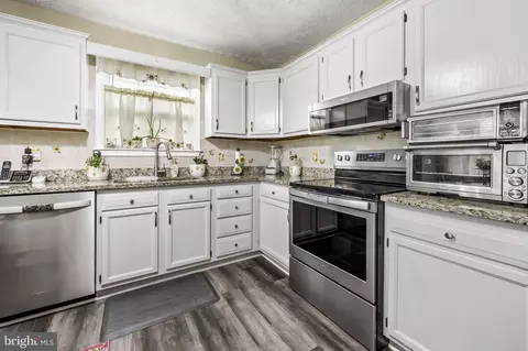 Kitchen - 7814 Catherine Ave, Pasadena, MD 21122 photo 1 of 3