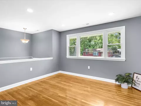 Living - 1008 Mountain Top Dr, Annapolis, MD 21409 photo 1 of 3