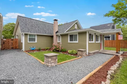 1174 Holly Ave, Shady Side, MD 20764