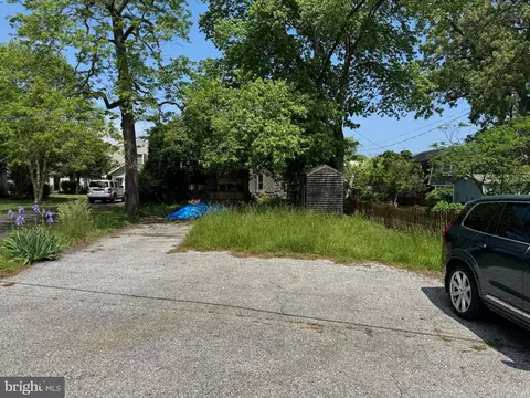 Exterior - 8124 Forest Glen Dr, Pasadena, MD 21122 photo 1 of 2