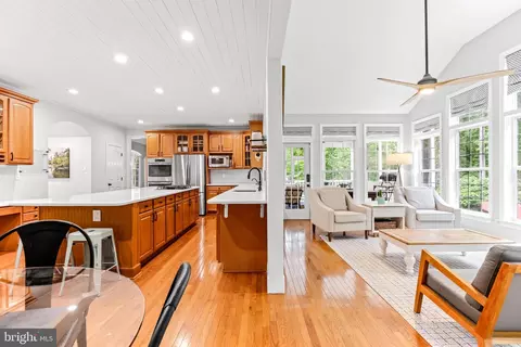 Kitchen - 619 Dillon Ct, Edgewater, MD 21037 photo 6 of 7
