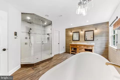 Bath - 619 Dillon Ct, Edgewater, MD 21037 photo 4 of 8