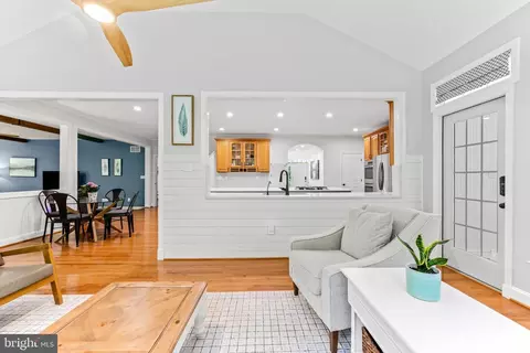 Entry Way - 619 Dillon Ct, Edgewater, MD 21037 photo 5 of 12