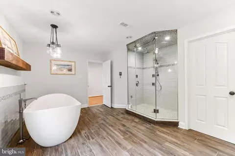 Bath - 619 Dillon Ct, Edgewater, MD 21037 photo 6 of 8