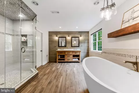 Bath - 619 Dillon Ct, Edgewater, MD 21037 photo 3 of 8
