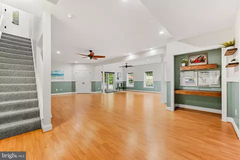 Entry Way - 619 Dillon Ct, Edgewater, MD 21037 photo 10 of 12