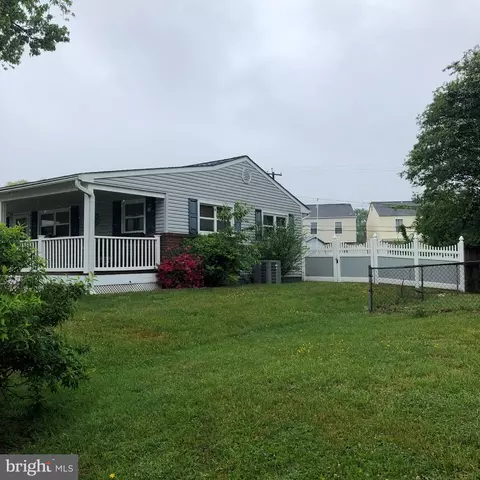 Exterior - 130 Sandy Beach Dr, Pasadena, MD 21122 photo 2 of 7