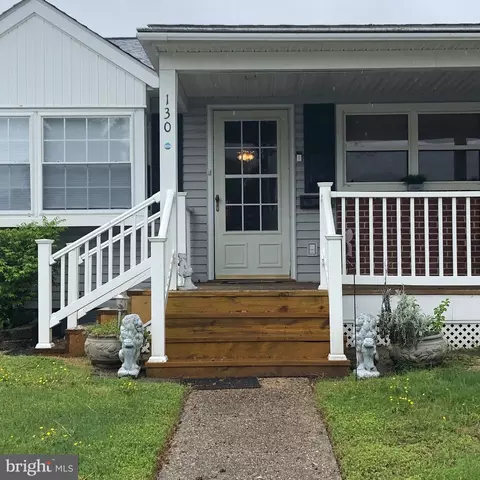 Exterior - 130 Sandy Beach Dr, Pasadena, MD 21122 photo 1 of 7