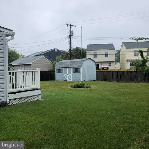 Exterior - 130 Sandy Beach Dr, Pasadena, MD 21122 photo 4 of 7