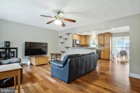 1703 Snug Harbor Rd, Shady Side, MD 20764 photo 6