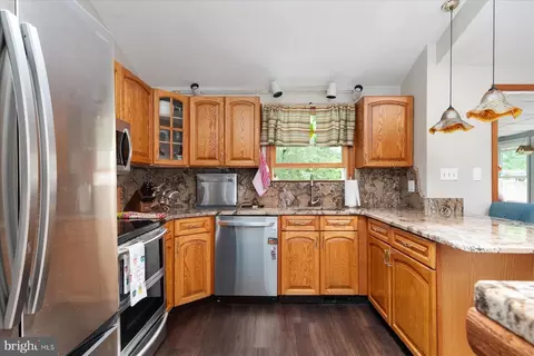 Kitchen - 134 Circle Rd, Pasadena, MD 21122 photo 2 of 2