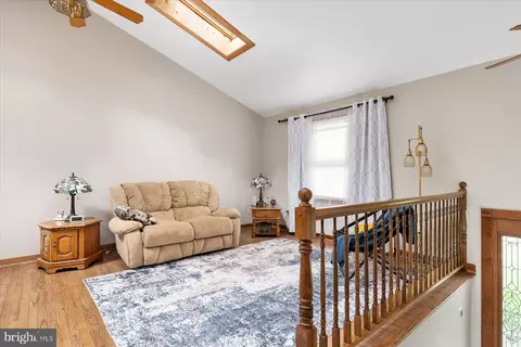 Entry Way - 134 Circle Rd, Pasadena, MD 21122 photo 2 of 4
