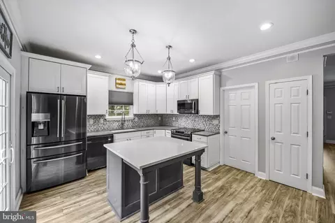 916 Forest Rd, Severn, MD 21144 photo 4